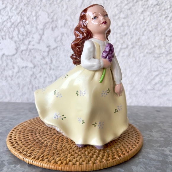 HOLLAND MOLD Mid-century VTG MAIDEN Porcelain Auburn Hair w/ Bouquet Cottagecore - Picture 1 of 14